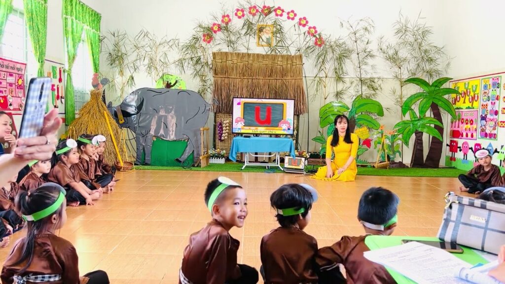 Tiết day chuyên đề: Làm quen chữ cái U-Ư